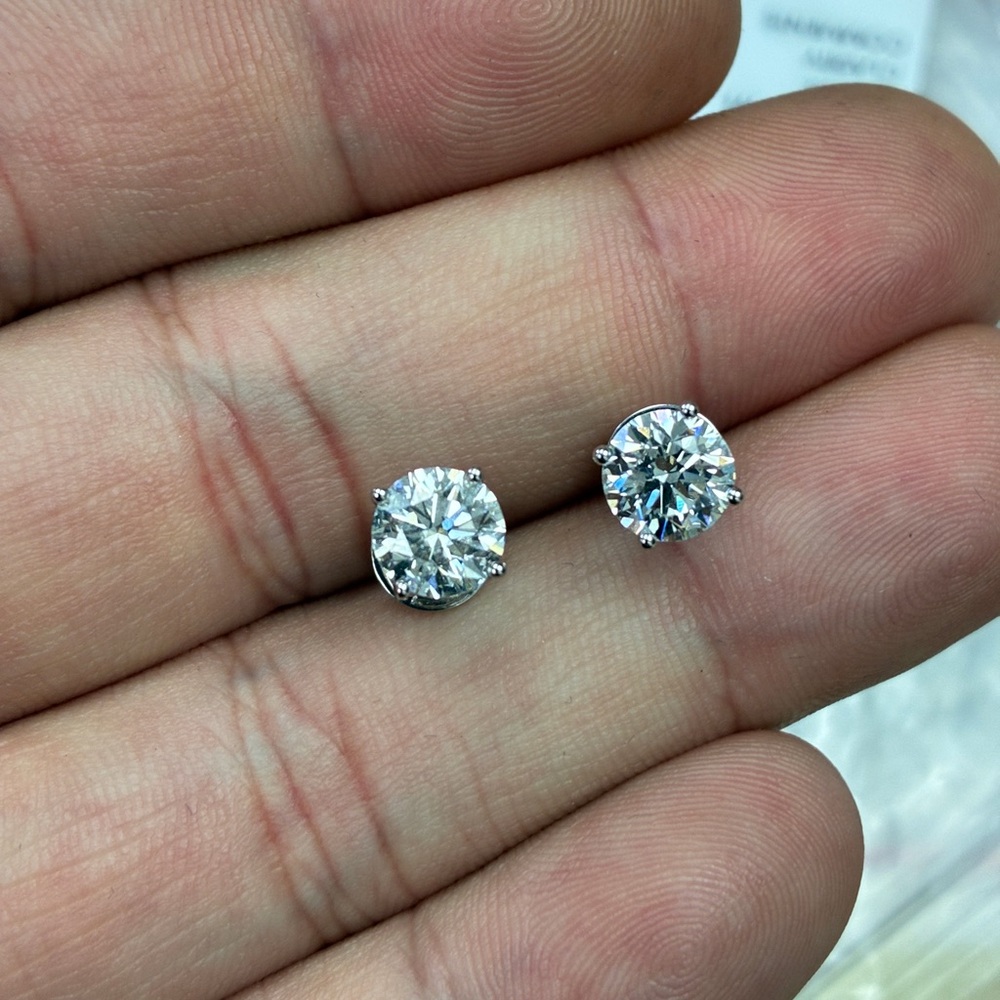 2.14ct total 14k lab diamond earring with IGI certified card